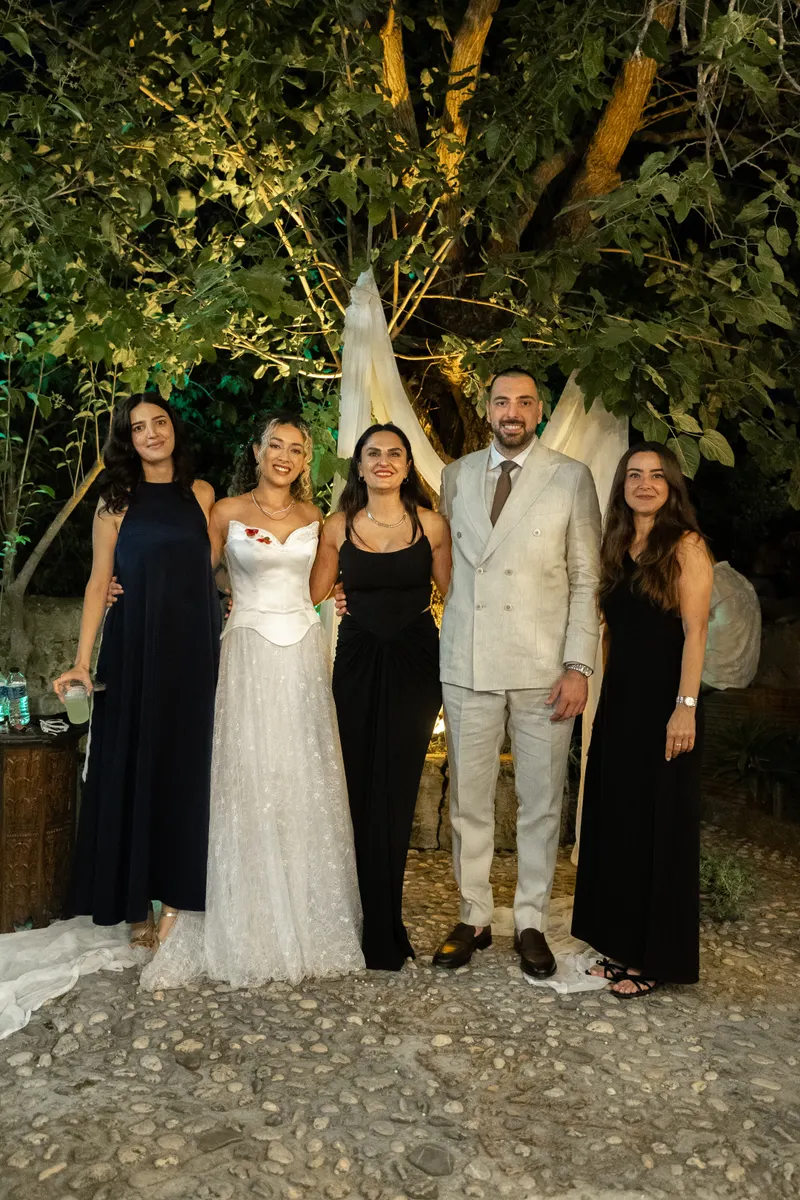Fatoş ve Merthan engagement photo - Friends