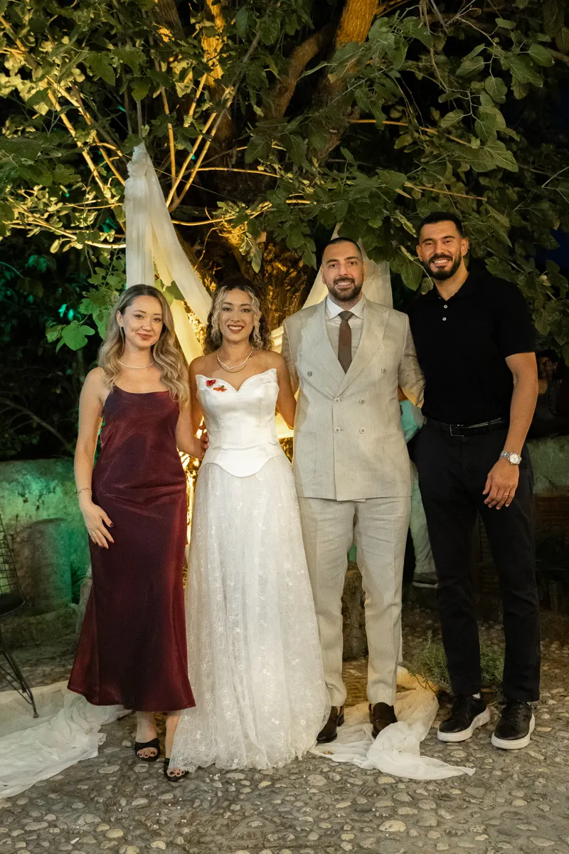 Fatoş ve Merthan engagement photo - Friends
