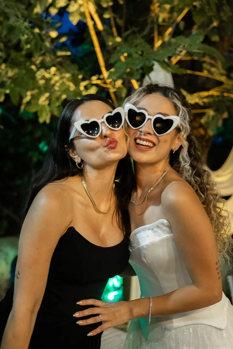 Fatoş ve Merthan engagement photo - Friends