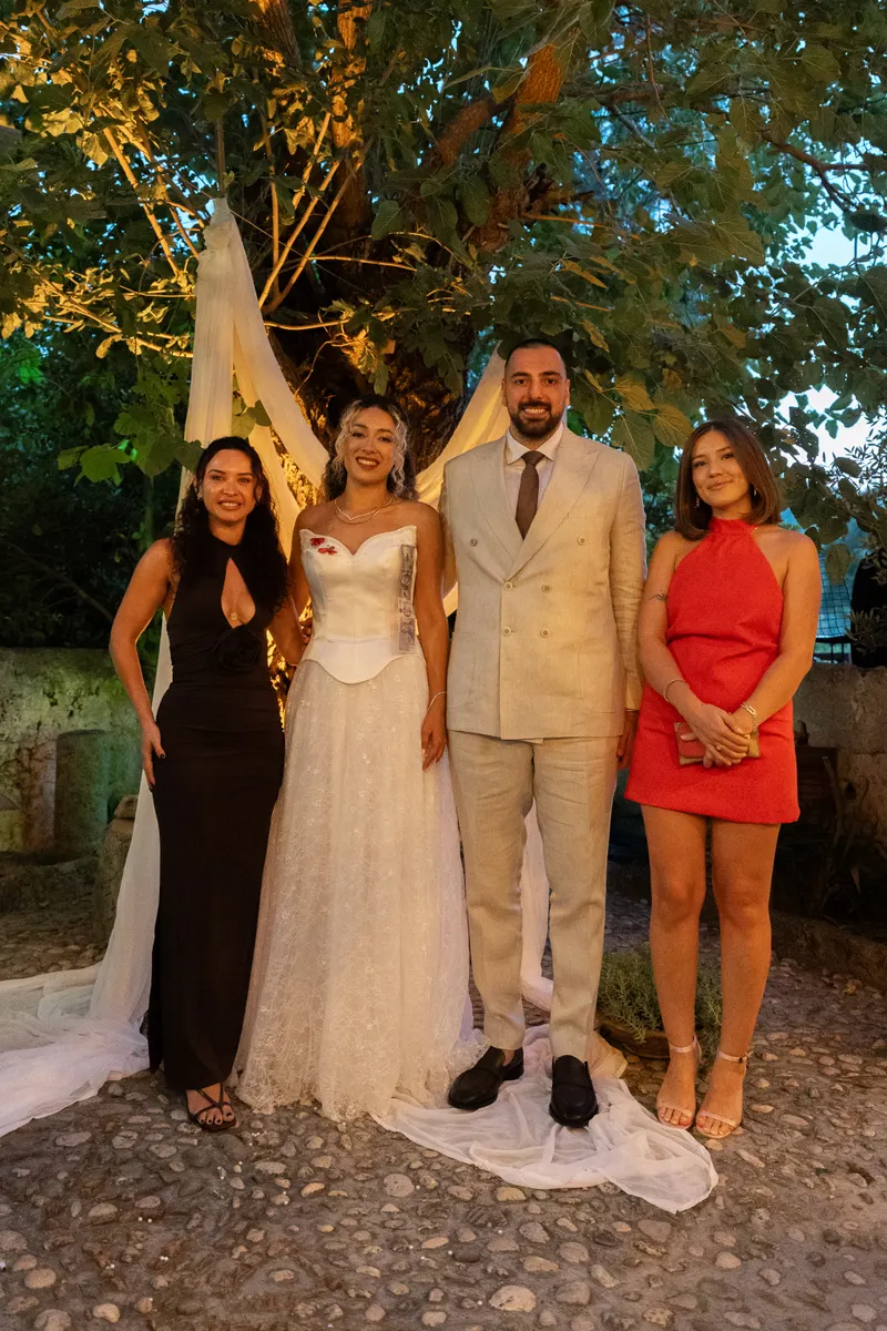 Fatoş ve Merthan engagement photo - Friends