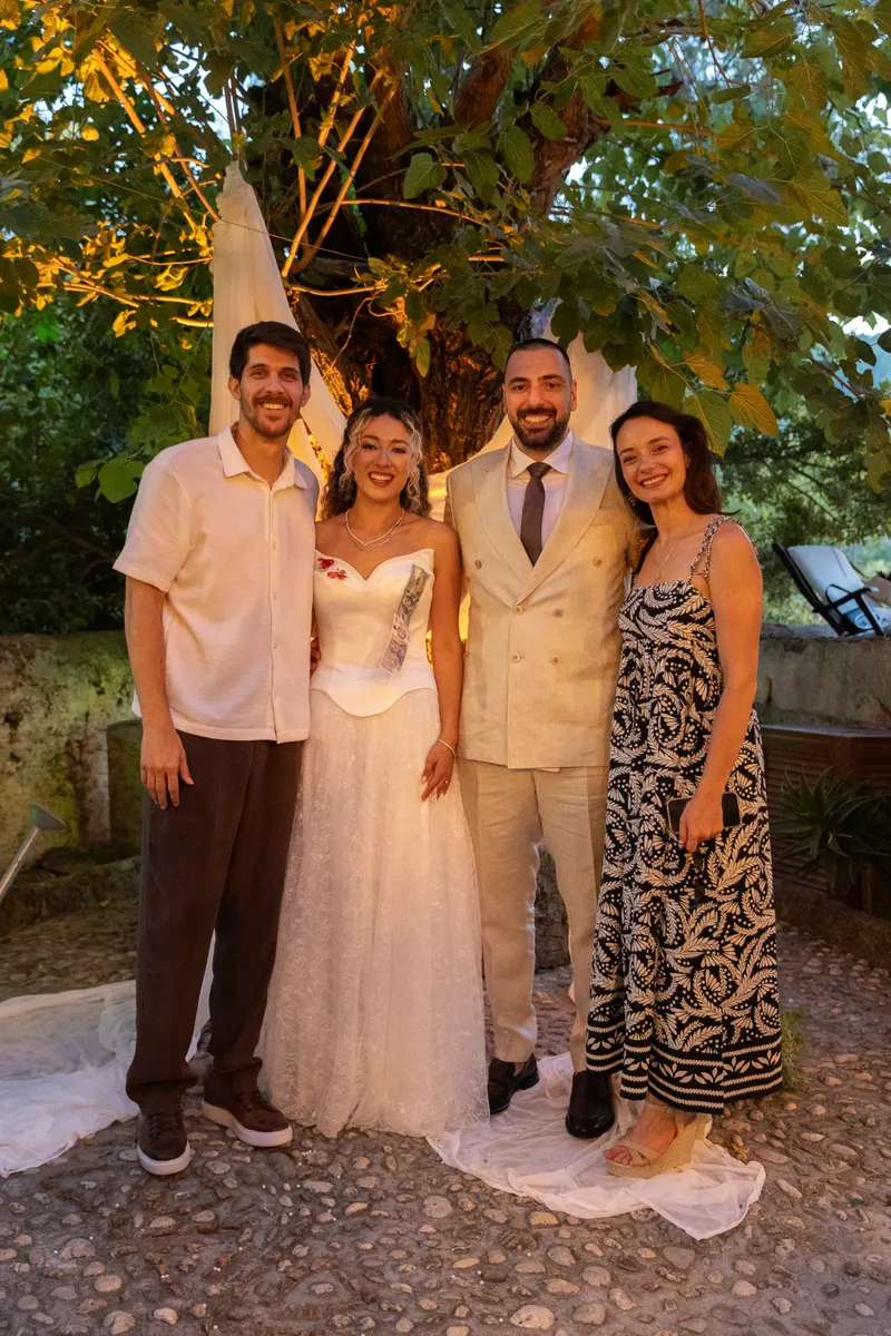 Fatoş ve Merthan engagement photo - Friends