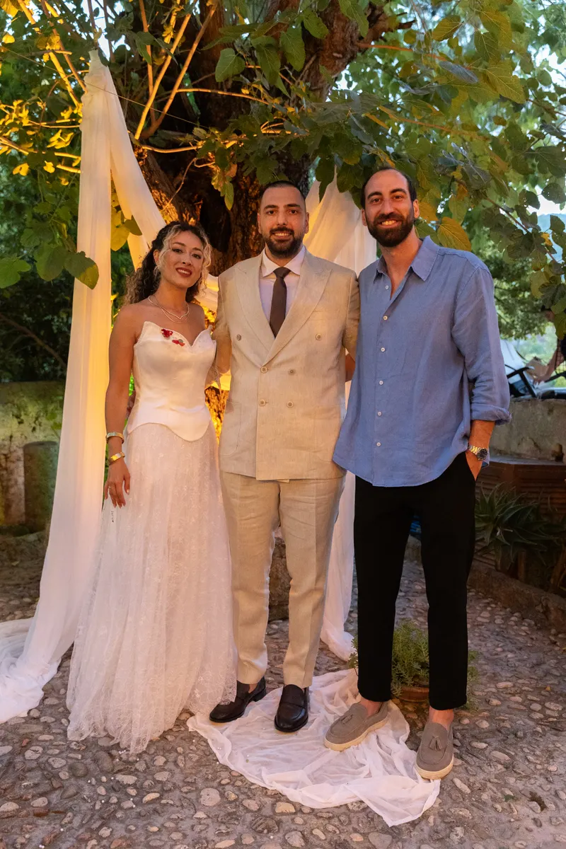 Fatoş ve Merthan engagement photo - Friends