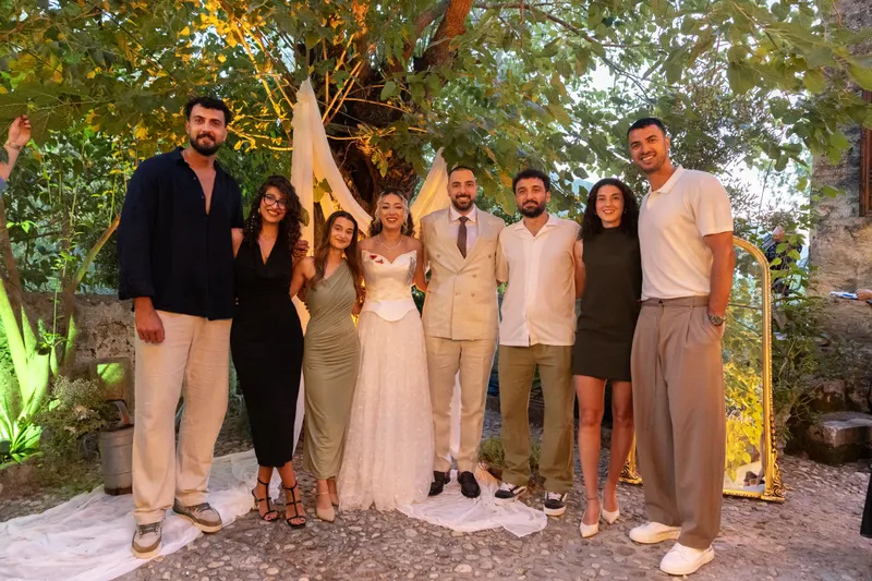 Fatoş ve Merthan engagement photo - Friends