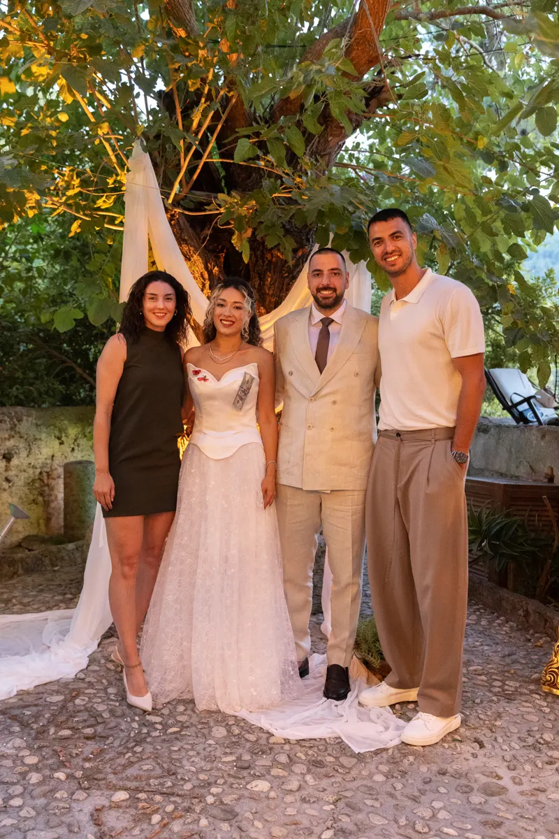 Fatoş ve Merthan engagement photo - Friends
