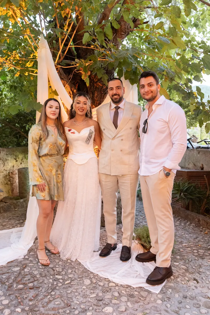 Fatoş ve Merthan engagement photo - Friends
