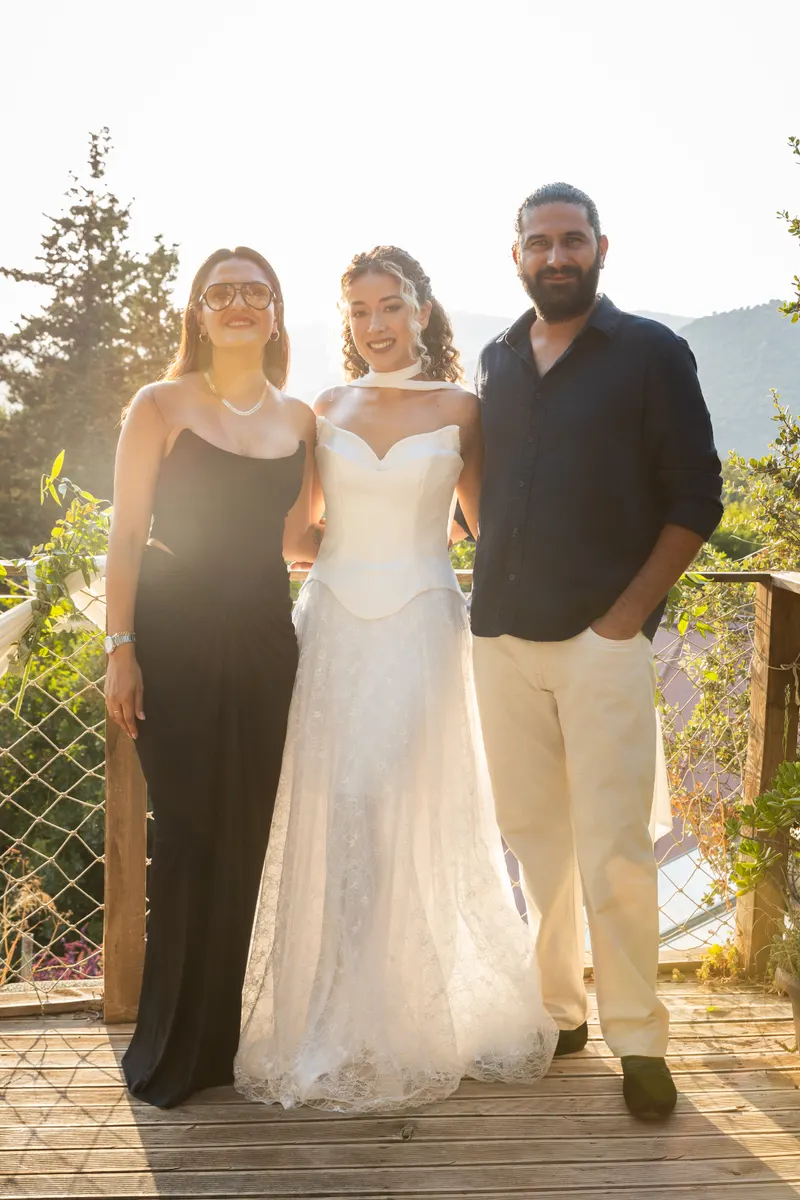 Fatoş ve Merthan engagement photo - Friends